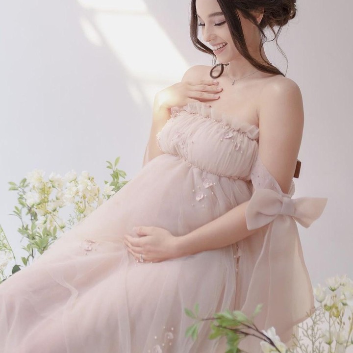 <p>Sembari menunggu kelahiran Si Kecil, ternyata Vanessa juga menyempatkan diri untuk melakukan maternity shoot. Melalui akun Instagram pribadinya, ibu hamil yang satu ini membagikan foto dirinya dari shoot tersebut. (Foto: Instagram @vanessaaiskandar).</p>