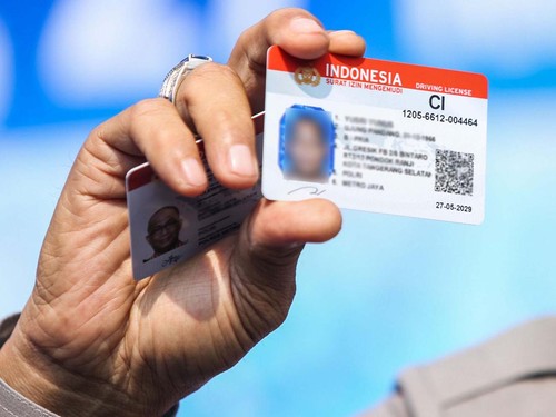 Korlantas Polri resmi menerbitkan Surat Izin Mengemudi (SIM) golongan C1 di seluruh Indonesia mulai hari ini. SIM C1 berlaku untuk motor 250-500 cc.