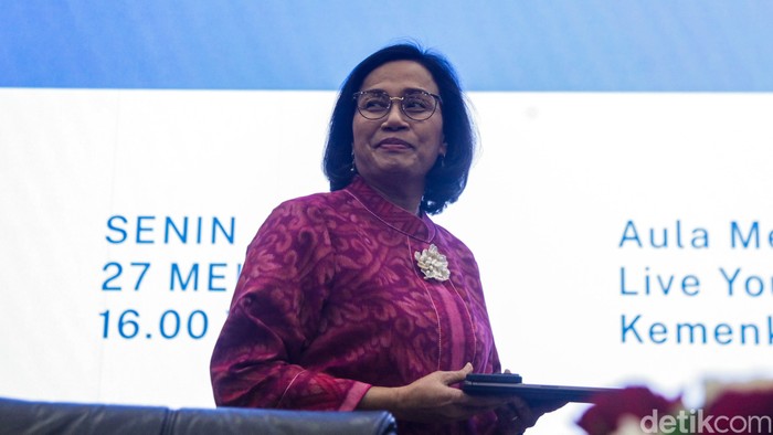 Menteri Keuangan Sri Mulyani Indrawati gelar jumpa pers pemaparan APBN. Menurut Sri Mulyani APBN surplus Rp 75,7 triliun sampai April 2024.