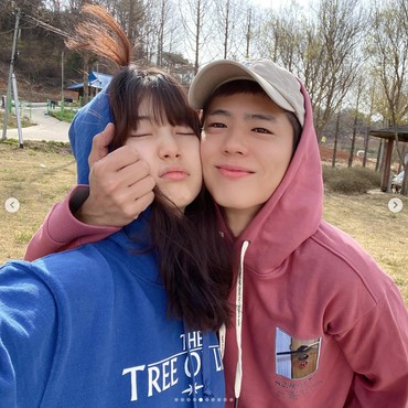 Mesra bak Pacaran, Ini 7 Foto Park Bo Gum dan Suzy yang Bikin Heboh