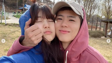 img-title Mesra bak Pacaran, Ini 7 Foto Park Bo Gum dan Suzy yang Bikin Heboh