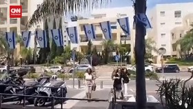 VIDEO: Warga Israel Kocar-kacir usai Serangan Roket Hamas di Tel Aviv