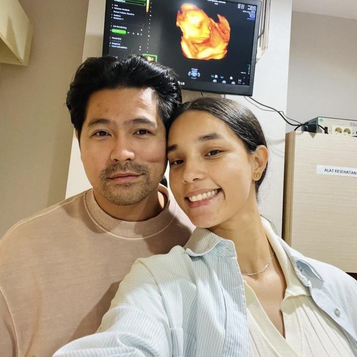 <p>Vanessa Lima saat ini sedang jalani kehamilan anak kedua, Bunda. Tidak terasa, usia kehamilan model asal Brasil yang jadi kakak ipar Jessica Iskandar ini juga sudah memasuki minggu ke-32 atau trimester ketiga lho. Tak lama lagi, Vanessa akan menjadi Bunda dua anak. (Foto: Instagram @vanessaaiskandar).</p>