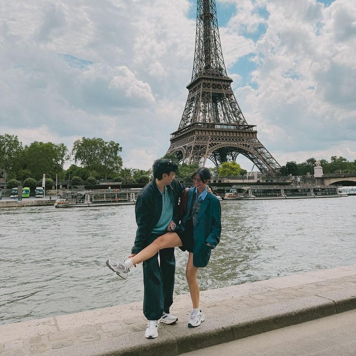 <p>Vidi dan Sheila adalah salah satu pasangan yang kerap menjadi sorotan publik karena perilaku mereka yang dianggap bertolak belakang. Perbedaan tersebut dapat dilihat dari pose mereka saat mengabadikan momen di Menara Eiffel. (Foto: Instagram@vidialdiano)</p>