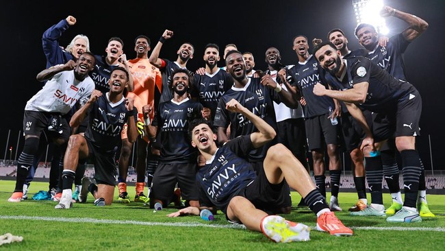 Al Hilal mendapat pukulan telak setelah Neymar cedera panjang. Namun mereka bisa tersenyum di akhir musim lantaran menjadi juara dengan status invincible.