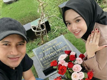 Cerita Tunangan Chand Kelvin Pertama Kali Dilamar di Depan Makam Sang Ayah