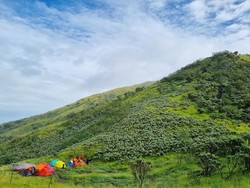 Viral Pendaki Injak-injak Situs Watu Kenteng yang Keramat di Gunung Merbabu