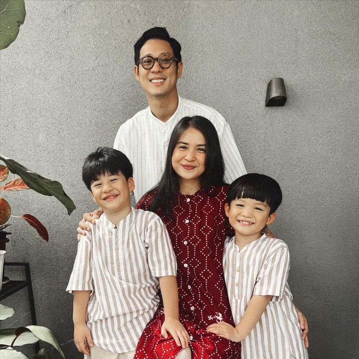 <p>Dari pernikahan tersebut, mereka sudah dikaruniai dua anak yang sangat menggemaskan. Mereka adalah Theodore Iori Liem dan Mykah Iago Liem. (Foto: Instagram @putrititian @juniorliem)</p>