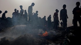 Israel Gempur Gaza Tengah sampai Korut Rebutan Kirim Pekerja ke China