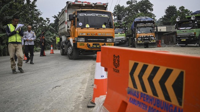 Kapolres Bogor AKBP Rio Wahyu Anggoro mengungkapkan lebih dari 100 orang tewas akibat truk tambang dan kerusakan jalan di Parung Panjang.