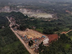 Video: Berebut Jalan Mulus di Parungpanjang