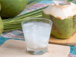 10 Manfaat Air Kelapa Muda untuk Tubuh, Bantu Kurangi Berbagai Risiko Penyakit