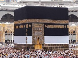 Kabah Berbalut Kain Ihram, Tanda Dimulainya Musim Haji