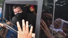 Alan Walker ke Medan, Temui Guru Musik dan Siswa yang Viral