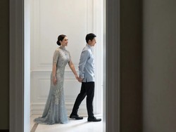 Potret Lamaran Pembalap Rio Haryanto dan Athina