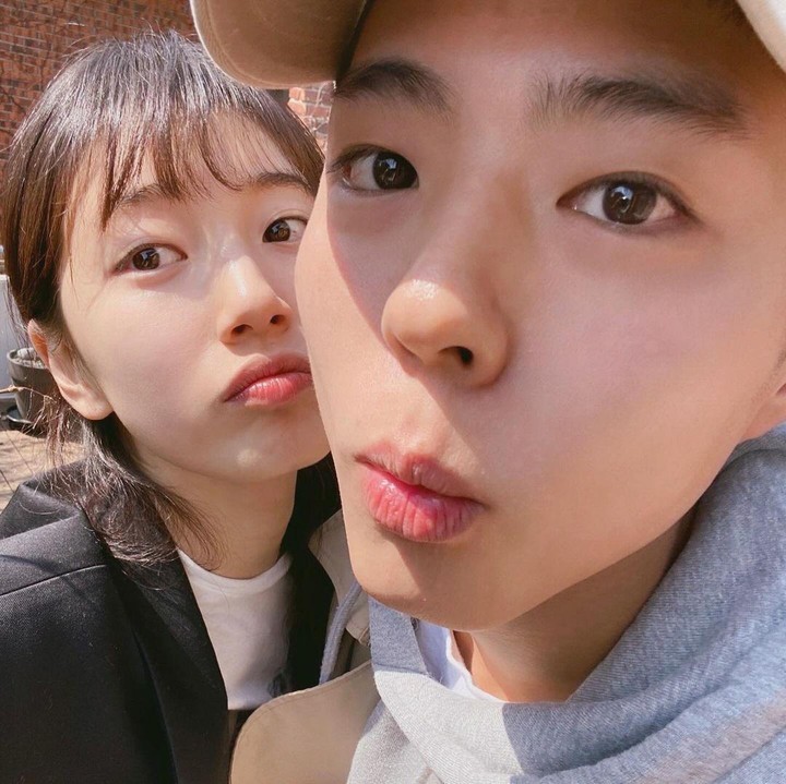 <p>Lewat potret ini, penggemar sudah bisa menebak kalau Park Bo Gum dan Suzy akan menampilkan <em>chemistry</em> yang kuat serta interaksi yang manis sekaligus mengharukan di film <em>Wonderland</em>. (Foto: Instagram @bogummy)</p>