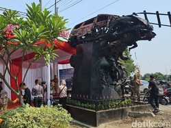 Siasat Ngeri Cegah Kecelakaan di Perlintasan KA Karawang