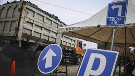 Gubernur Banten Teken Aturan Jam Lintas Truk Tambang Pukul 22.00-05.00