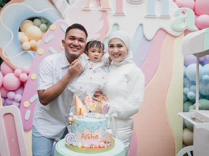 7 Potret Meriahnya Ultah Pertama Aisha Anak Kesha Ratuliu dan Adhi Permana