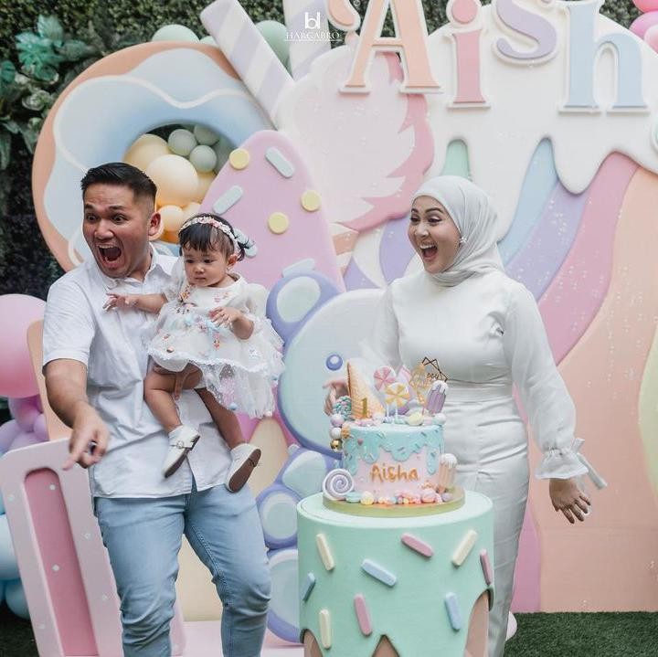 <p>Tidak sedikit dari netizen yang turut mendoakan Aisha di hari ulang tahunnya ini. Mereka berharap agar Si Kecil tumbuh menjadi anak yang salihah dan selalu berbakti kepada kedua orang tuanya. (Foto: Instagram: @kesharatuliu05)</p>