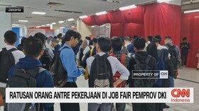 VIDEO: Ratusan Orang Antre Pekerjaan di Job Fair Pemprov DKI