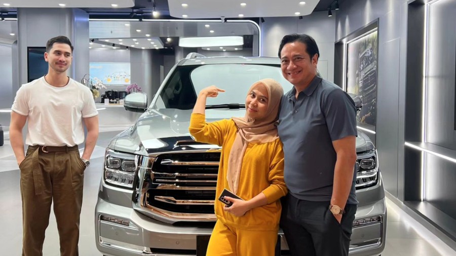 Sarni ibu sambung Verrel Bramasta