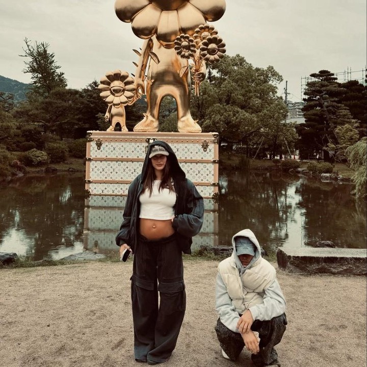 <p>Sembari menantikan kelahiran calon anaknya, ternyata Hailey dan Justin Bieber menyempatkan diri untuk melakukan babymoon lho. Pasangan yang satu ini mengunggah beberapa potret saat keduanya sedang berwisata ke Jepang. (Foto: Instagram @justinbieber).</p>