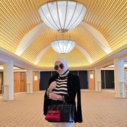 Uniknya Gaya Bumil Ala Syahrini, 'Sembunyikan' Perut dengan Tas Hermes