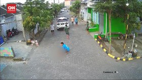 VIDEO: Warga Soal Video Viral Balita Terlindas Mobil di Sidoarjo