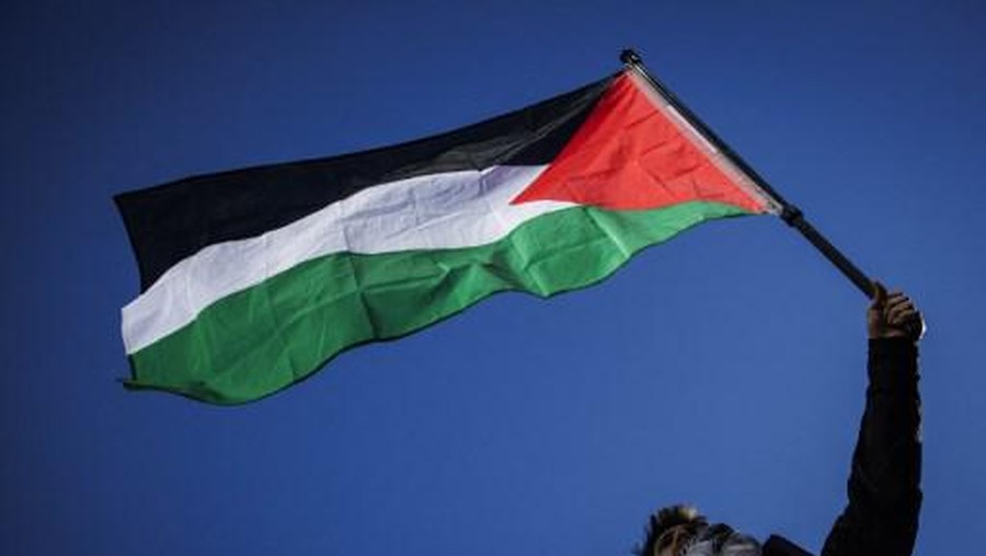 BRITAIN-PALESTINIANS-ISRAEL-CONFLICT-PROTEST A Pro-Palestinian supporter waves a Palestinian flag during a National March for Palestine in central London on February 17, 2024. The health ministry in Hamas-run Gaza said on February 17, 2024 that at least 28,858 people have been killed in the territory during the war between Palestinian militants and Israel. The war was triggered by Hamas's October 7 attack on Israel, which resulted in the deaths of around 1,160 people, according to an AFP tally based on official figures. (Photo by JUSTIN TALLIS / AFP)