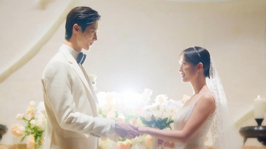 Byeon Woo Seok dan Kim Hye Yoon menikah di drama Korea Lovely Runner