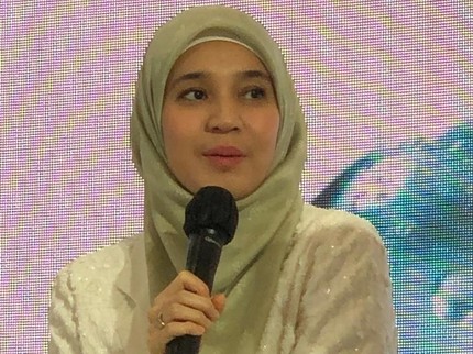 Rahasia Kulit Glowing Dhini Aminarti, Rajin Pakai Skincare Sejak SMA Bun!