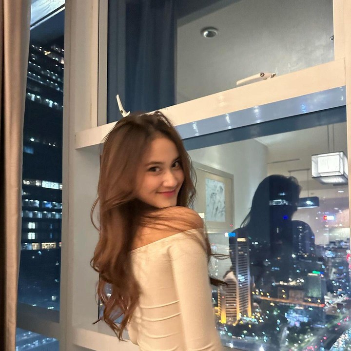<p>Ia mengatakan anak perempuan tidak boleh terlalu jauh dari orang tuanya. "Jangan terlalu jauh, apalagi dia anak perempuan tuh jangan terlalu jauh sama keluarganya enggak baik, apalagi tidak ada mahram di sana," ungkap Ferry, dikutip dari kanal <em>YouTube TRANS TV Official</em>. (Foto: Instagram@harleyavaprincy)</p>