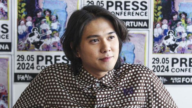 The Changcuters mengklarifikasi soal Iqbaal Ramadhan yang manggung bersama mereka ketika Tria, sang vokalis, sedang dalam pemulihan.