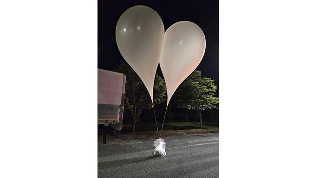 Ratusan penerbangan di Korea Selatan gagal beroperasi gegara balon-balon sampah yang diterbangkan Korea Utara ke Seoul belakangan ini.