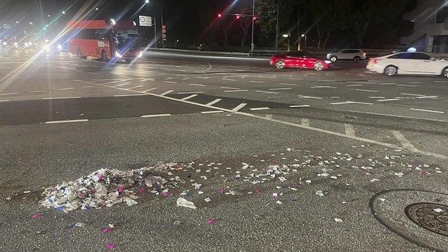Kepala Staf Gabungan Korsel melaporkan sekitar 600 balon terbang melintasi Garis Demarkasi Militer yang memisahkan kedua negara sejak Sabtu malam.