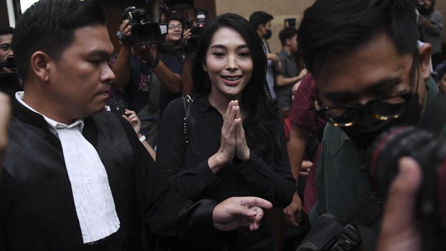 Syahrul Yasin Limpo (SYL) mengklaim tidak mengetahui proses penyanyi Nayunda Nabila Nizrinah menjadi tenaga kontrak honorer di Kementan RI.