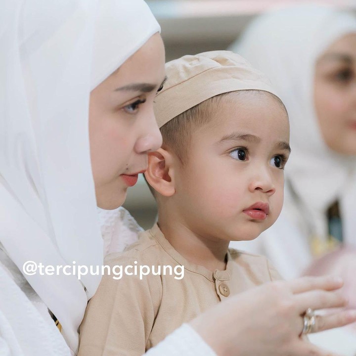 <p>"Doain Mama sama Papa lancar ibadah haji-nya ya Om, Tante," tulis Rayyanza dalam Instagram-nya seraya menyisipkan emotikon hati. (Foto: Instagram: @tercipungcipung)</p>