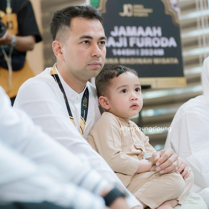 <p>Pasangan Raffi Ahmad dan Nagita Slavina berkesempatan untuk menunaikan ibadah haji di tahun ini, Bunda. Keduanya pun melakukan rangkaian persiapan sebelum berangkat ke Tanah Suci. (Foto: Instagram: @tercipungcipung)</p>