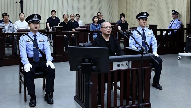 Pengadilan China menjatuhkan vonis mati pejabat yang terbukti korupsi senilai 1,1 miliar Yuan atau setara Rp2,4 triliun.