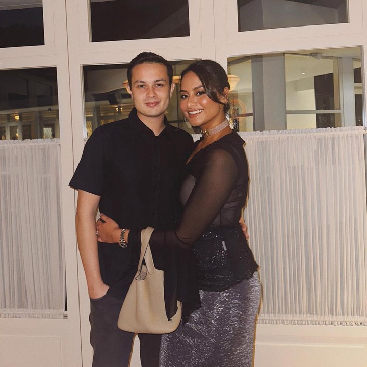 <p>Pernikahan mereka saat ini hampir menginjak dua tahun, Bunda. Sejak menikah, Amanda kerap memperlihatkan potret romantis bersama sang suami. (Foto: Instagram @akhairunnisa)</p>