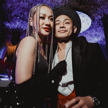 Terpopuler: Quraish Shihab soal Hukum Salam Lintas Agama Vs BCL Asyik Liburan