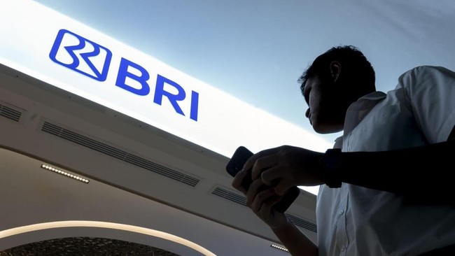 Edward Lowis dari Sucor Sekuritas merekomendasikan Beli saham BBRI dengan target harga mencapai Rp6.400/saham, mencerminkan 2,8x PBV tahun penuh 2024.