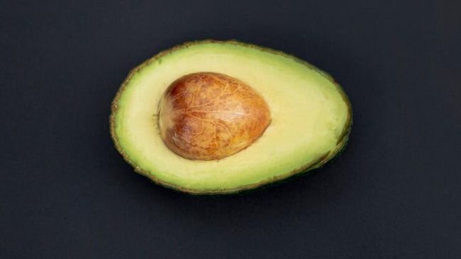 Cara Memotong Alpukat dengan Lebih Mudah, Anti Ribet!