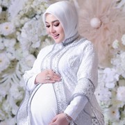 5 Pesona Artis yang Lewati Kehamilan di Usia Kepala Empat, Terbaru Ada Princess Syahrini!