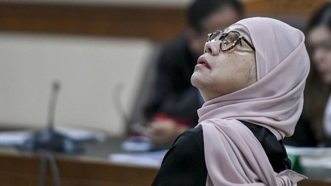 Eks Dirut Pertamina Karen Agustiawan divonis sembilan tahun penjara dalam kasus dugaan korupsi terkait pengadaan Liquefied Natural Gas (LNG) tahun 2011-2021..