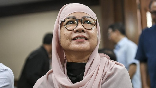 Majelis Hakim Tipikor tidak membebankan pidana tambahan berupa pembayaran uang pengganti kepada eks Direktur Utama PT Pertamina Karen Agustiawan.