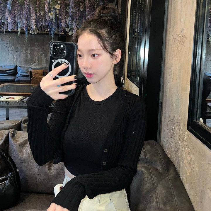 <p>Karina aespa debut pada tahun 2020 saat <em>digital single Black Mamba</em> dirilis. Sejak awal debutnya, Karina telah banyak dipuji berkat kemampuan multitalentanya serta visual cantik yang dimiliki. (Foto: Instagram @aespa_official)</p>