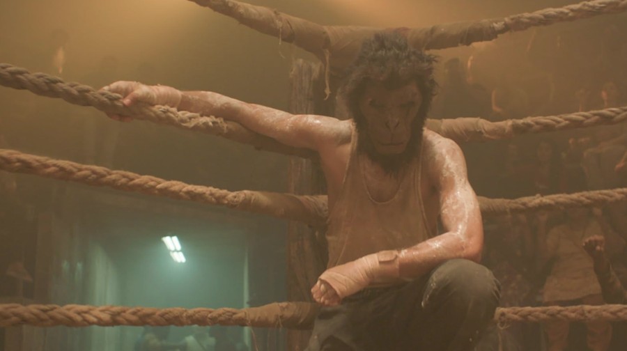 Cuplikan adegan dalam film Monkey Man.
