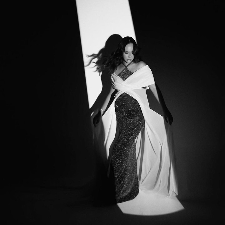 <p>Aktris Pamela Bowie sebentar lagi akan melahirkan anak pertamanya, Bunda. Belum lama ini, Pamela memamerkan <em>maternity photoshoot</em> hitam putih di media sosial. (Foto: Instagram @pammybowie)</p>